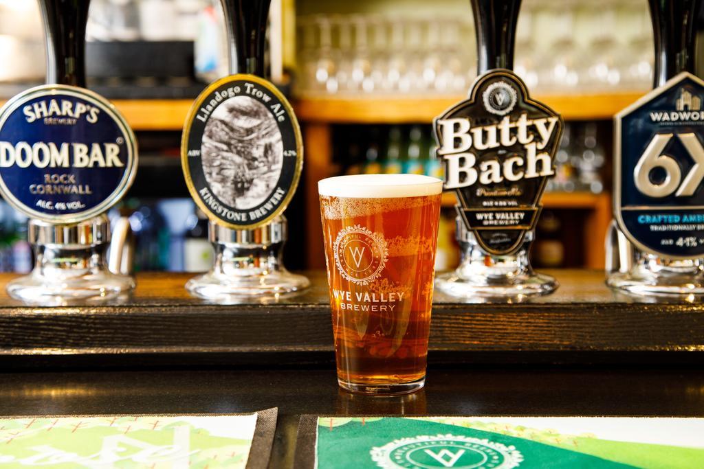 The Saracens Head 4*